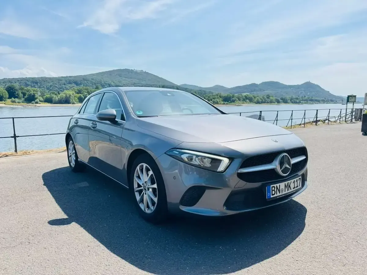 Gebraucht Mercedes A200 163 PS (119 kW) 2018 Grau Kleinwagen