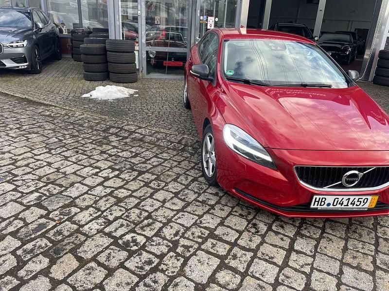 Gebraucht Volvo V40 R-Design 150 PS (110 kW) 2019 Rot Limousine
