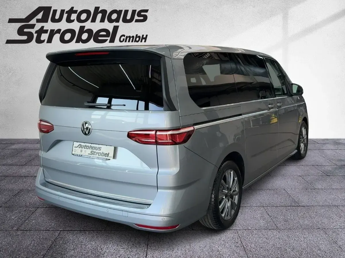 Gebraucht VW Multivan Style 150 PS (110 kW) 2024 Silber Van / Kleinbus
