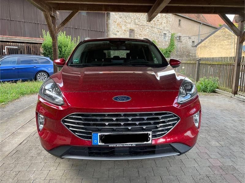 Rot Gebraucht 2022 Ford Kuga Titanium SUV | 21.000 € (Fairer Preis) - Bild 1/4