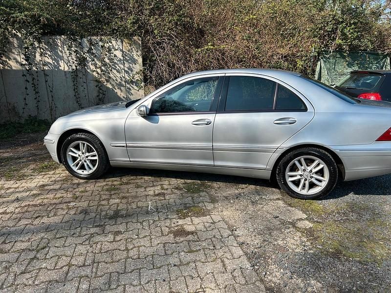 Gebraucht Mercedes C320 218 PS (160 kW) 2003 Silber Limousine