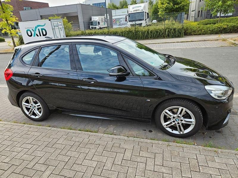 Schwarz Gebraucht 2016 BMW 218 Active Tourer M Sport Van / Kleinbus | 14.400 € (Fairer Preis) - Bild 1/4