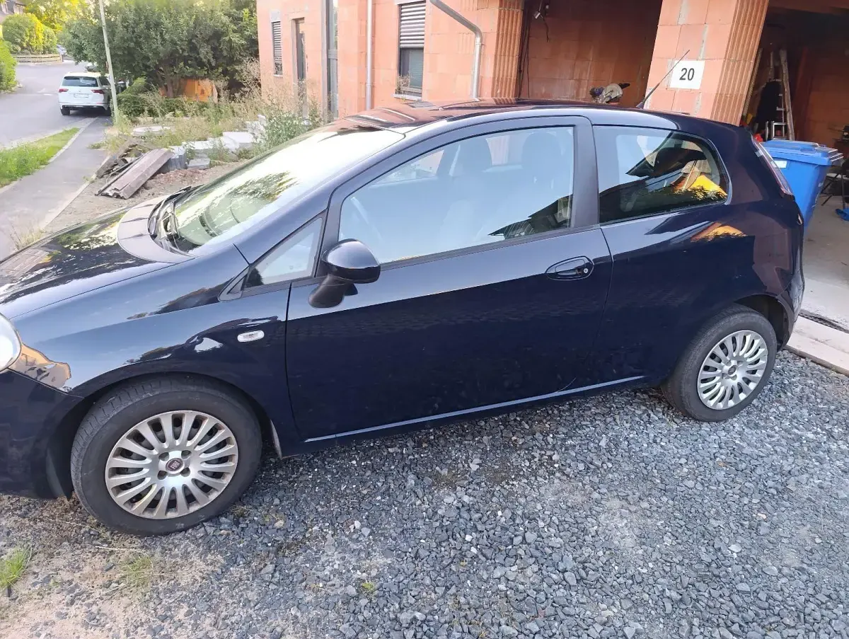 Gebraucht Fiat Punto Life 69 PS (50 kW) 2011 Blau Kleinwagen