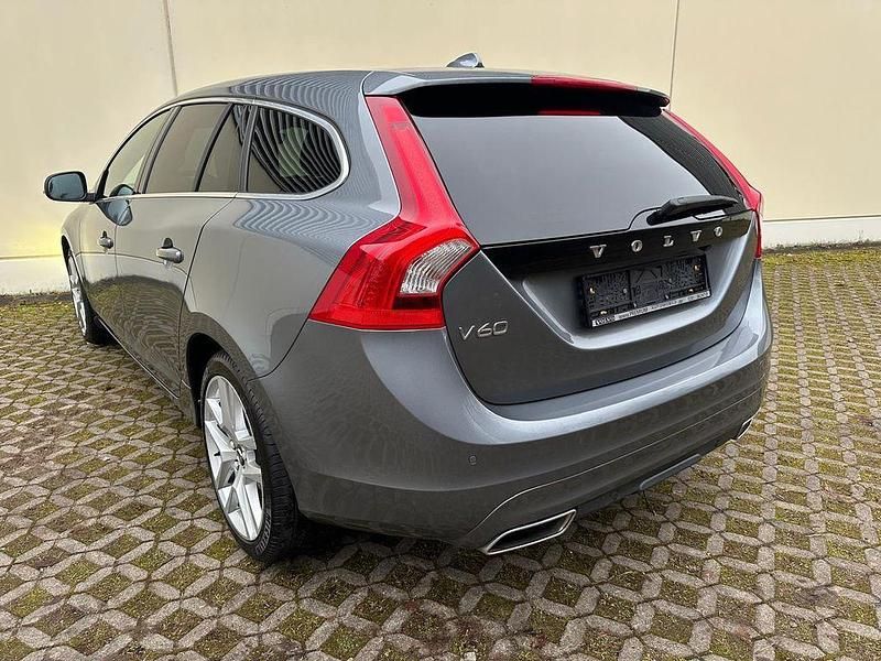 Gebraucht Volvo V60 Summum 190 PS (139 kW) 2017 Grau Kombi