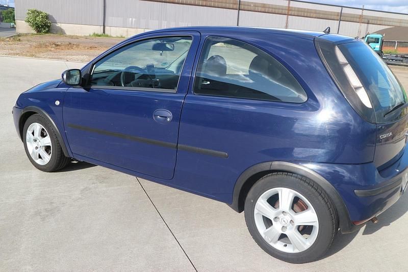 Gebraucht Opel Corsa Enjoy 60 PS (44 kW) 2004 Blau Kleinwagen
