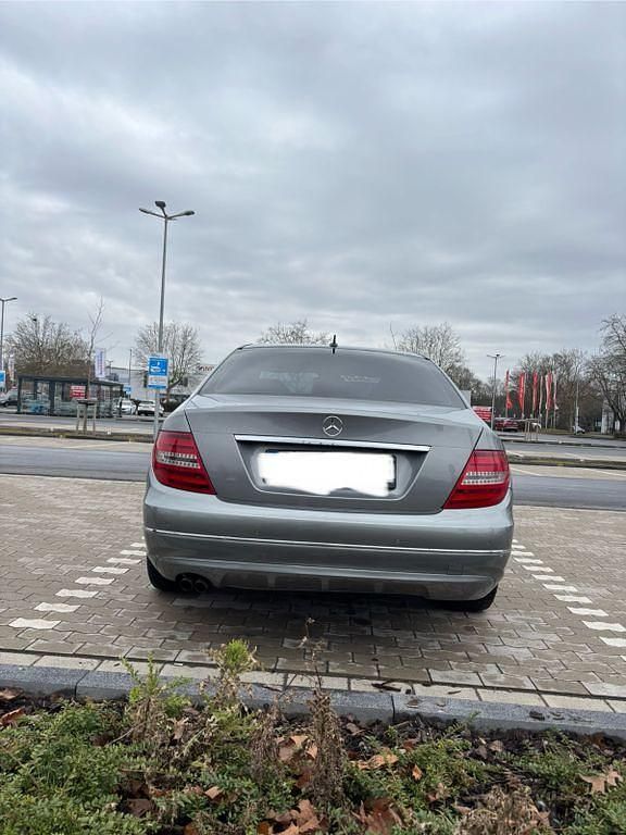 Gebraucht Mercedes C180 156 PS (114 kW) 2011 Silber Limousine