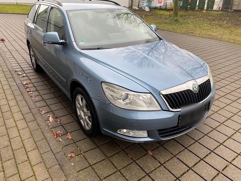 Blau Gebraucht 2011 Skoda Octavia Kombi | 3.350 € (Guter Preis) - Bild 1/4