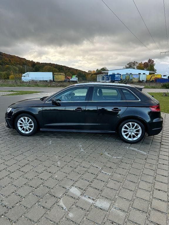 Schwarz Gebraucht 2015 Audi A3 Sportback S-Line Limousine | 9.000 € (Superpreis) - Bild 1/4