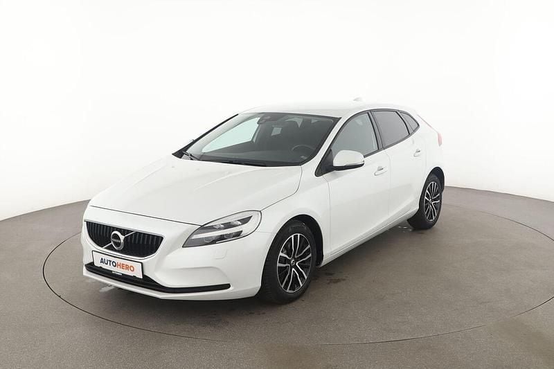 Weiß Gebraucht 2017 Volvo V40 Momentum Kombi | 15.650 € (Guter Preis) - Bild 1/3