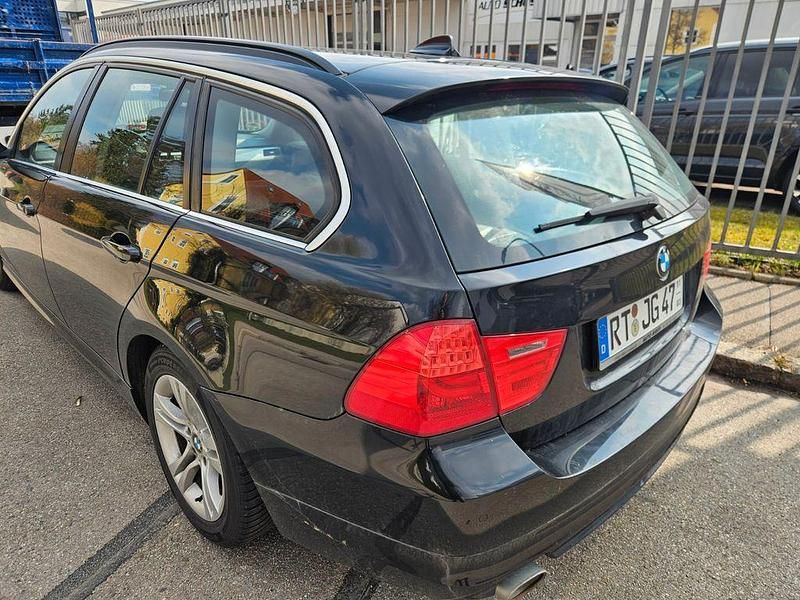 Gebraucht BMW 320 Lifestyle 184 PS (135 kW) 2011 Schwarz Kombi