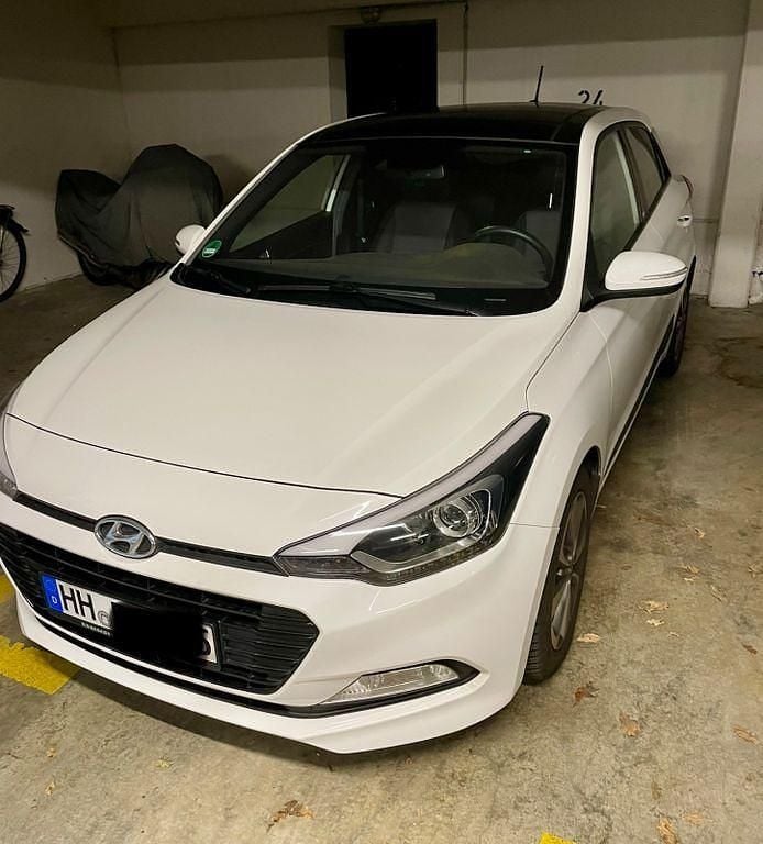 Gebraucht Hyundai i20 Passion 120 PS (88 kW) 2016 Weiß Kleinwagen