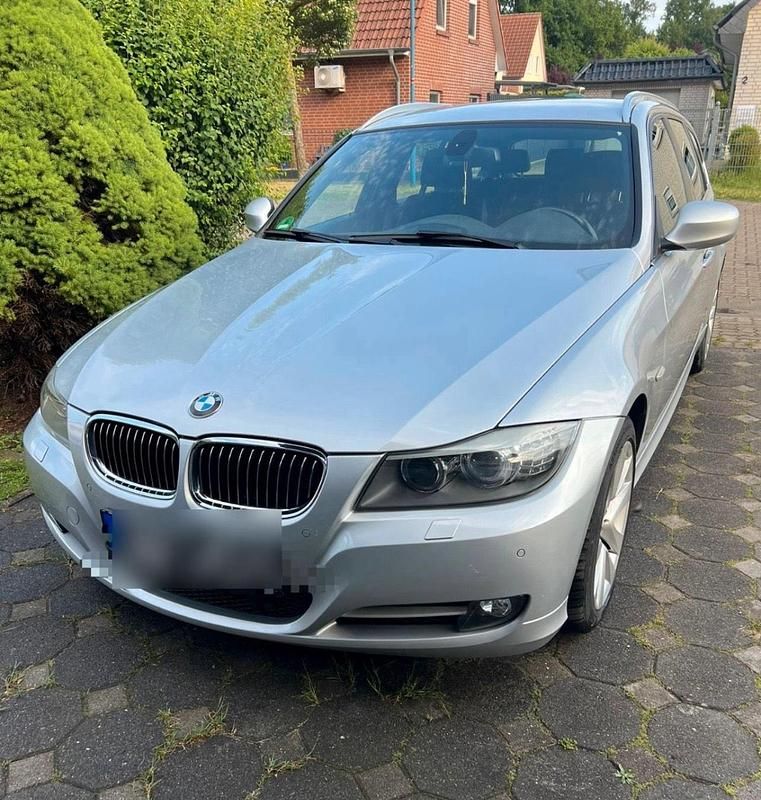 Silber Gebraucht 2012 BMW 318 Kombi | 8.200 € (Fairer Preis) - Bild 1/4