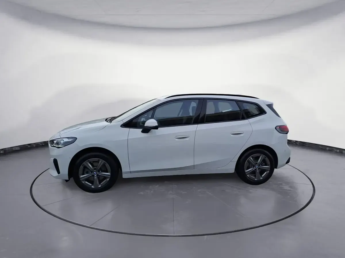Gebraucht BMW 220 Active Tourer Efficient Dynamics 156 PS (114 kW) 2025 Weiß Van / Kleinbus