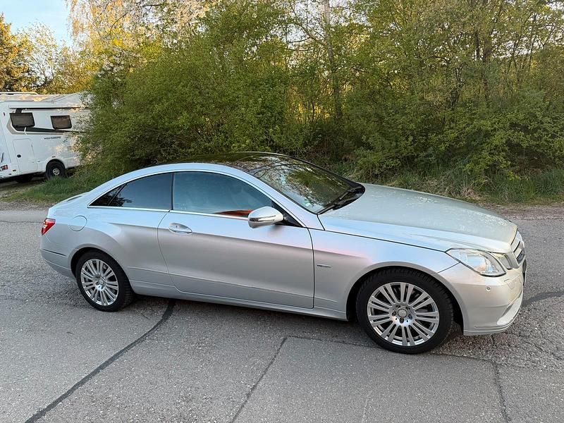 Gebraucht Mercedes E350 231 PS (169 kW) 2009 Silber Coupé