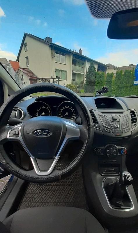 Gebraucht Ford Fiesta SYNC Edition 80 PS (58 kW) 2014 Blau Kleinwagen