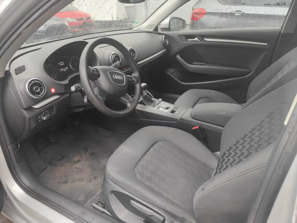 Gebraucht Audi A3 Ambiente 122 PS (89 kW) 2014 Silber Limousine