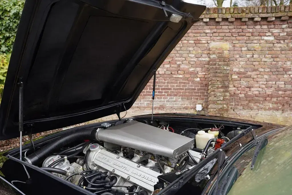 Second-hand Aston Martin V8 1982 Negru Coupe