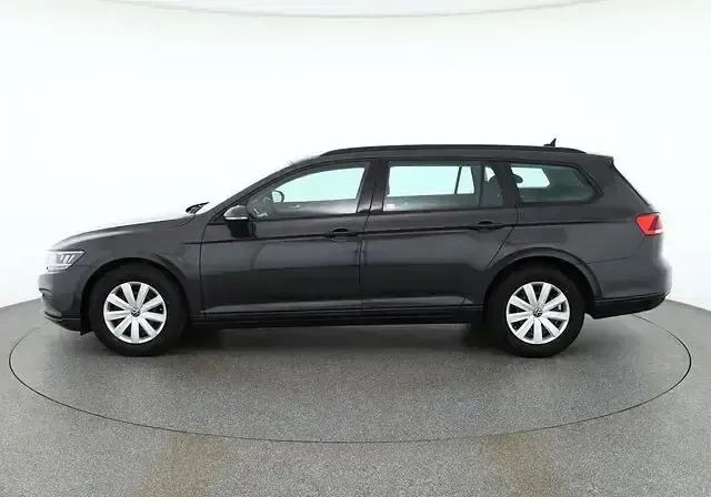 Gebraucht VW Passat 122 PS (89 kW) 2024 Grau Kombi
