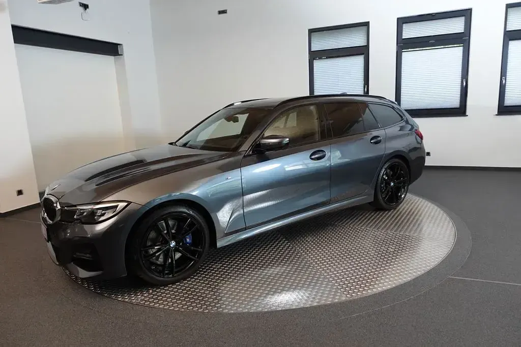 Gebraucht BMW 330 M Sport 258 PS (189 kW) 2019 Grau Kombi