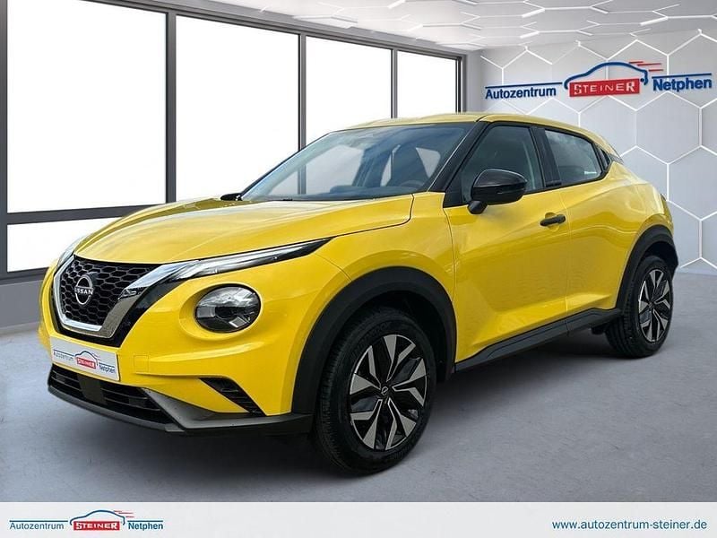 Iconic yellow metallic (gelb) Neu 2025 Nissan Juke Acenta+ SUV | 20.350 € (Superpreis) - Bild 1/4