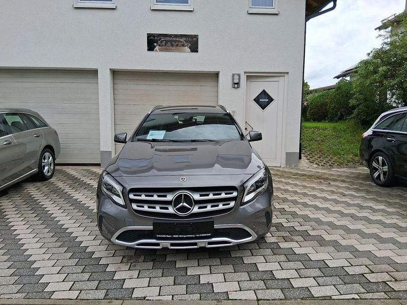 Grau Gebraucht 2020 Mercedes GLA180 Progressive SUV | 24.698 € (Fairer Preis) - Bild 1/4
