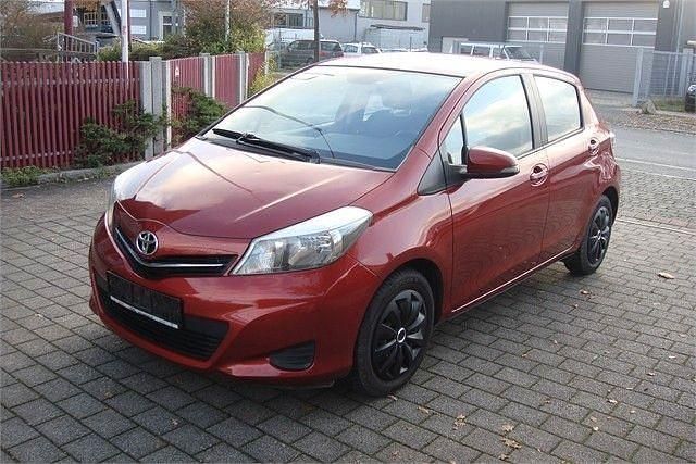 Rot Gebraucht 2014 Toyota Yaris Limousine | 5.900 € (Fairer Preis) - Bild 1/4