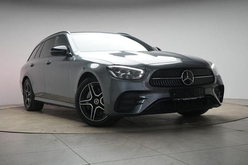 Grau Gebraucht 2022 Mercedes E300 AMG line Limousine | 31.990 € (Guter Preis) - Bild 1/4