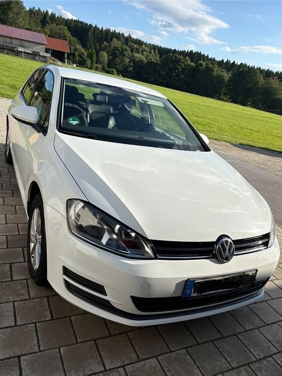 Weiß Gebraucht 2014 VW Golf VII Comfortline Limousine | 8.500 € (Fairer Preis) - Bild 1/4