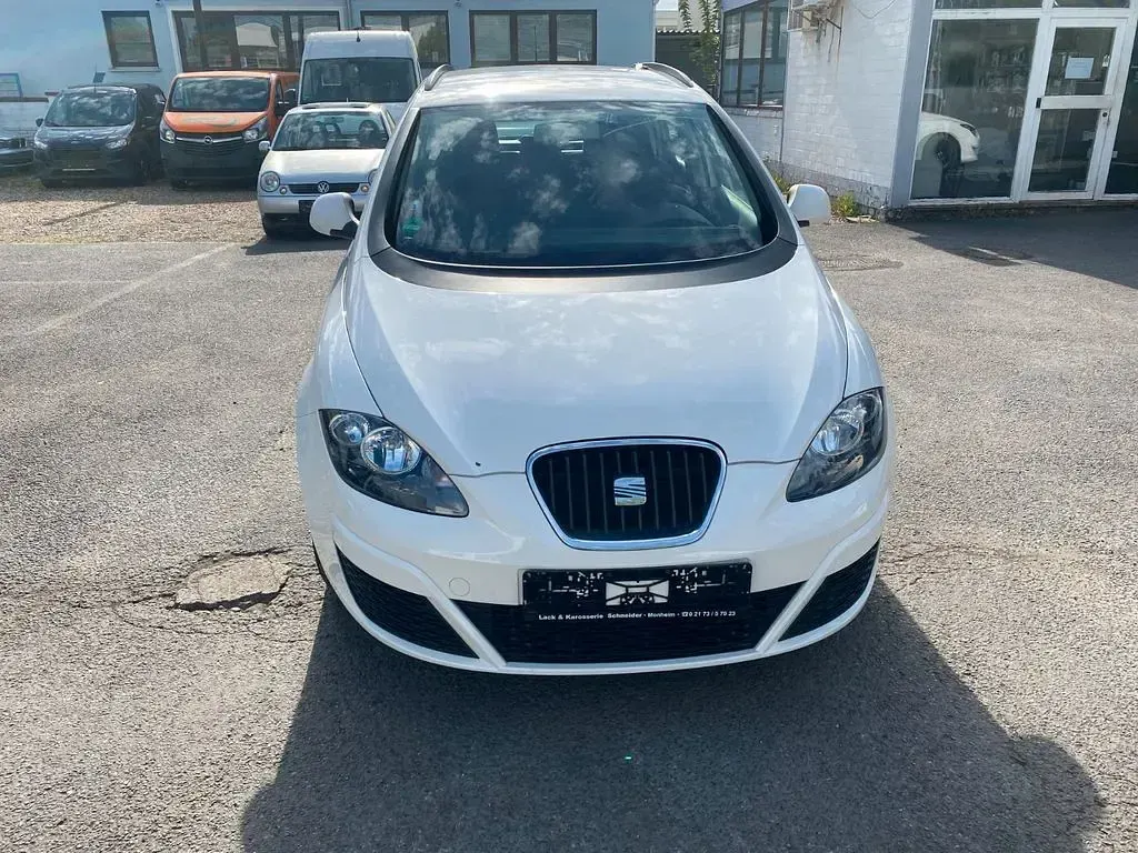 Gebraucht Seat Altea XL Reference 105 PS (77 kW) 2012 Weiß Van / Kleinbus