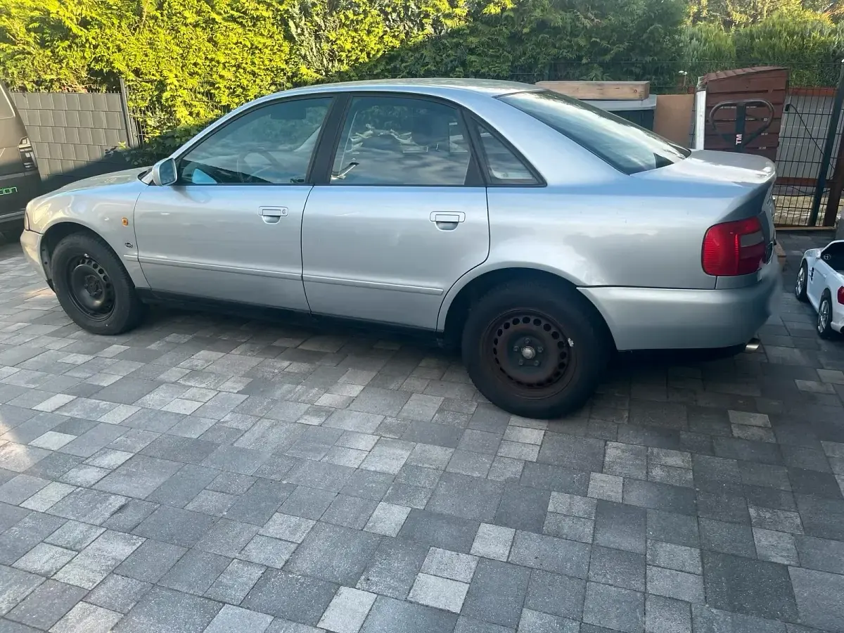 Gebraucht Audi A4 105 PS (77 kW) 1997 Silber Limousine