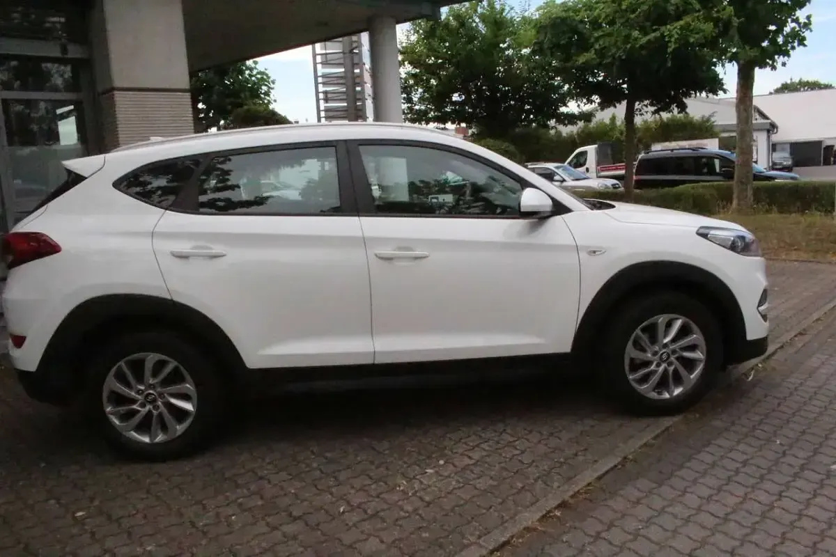 Gebraucht Hyundai Tucson GO! 177 PS (130 kW) 2017 Polar white / sol SUV