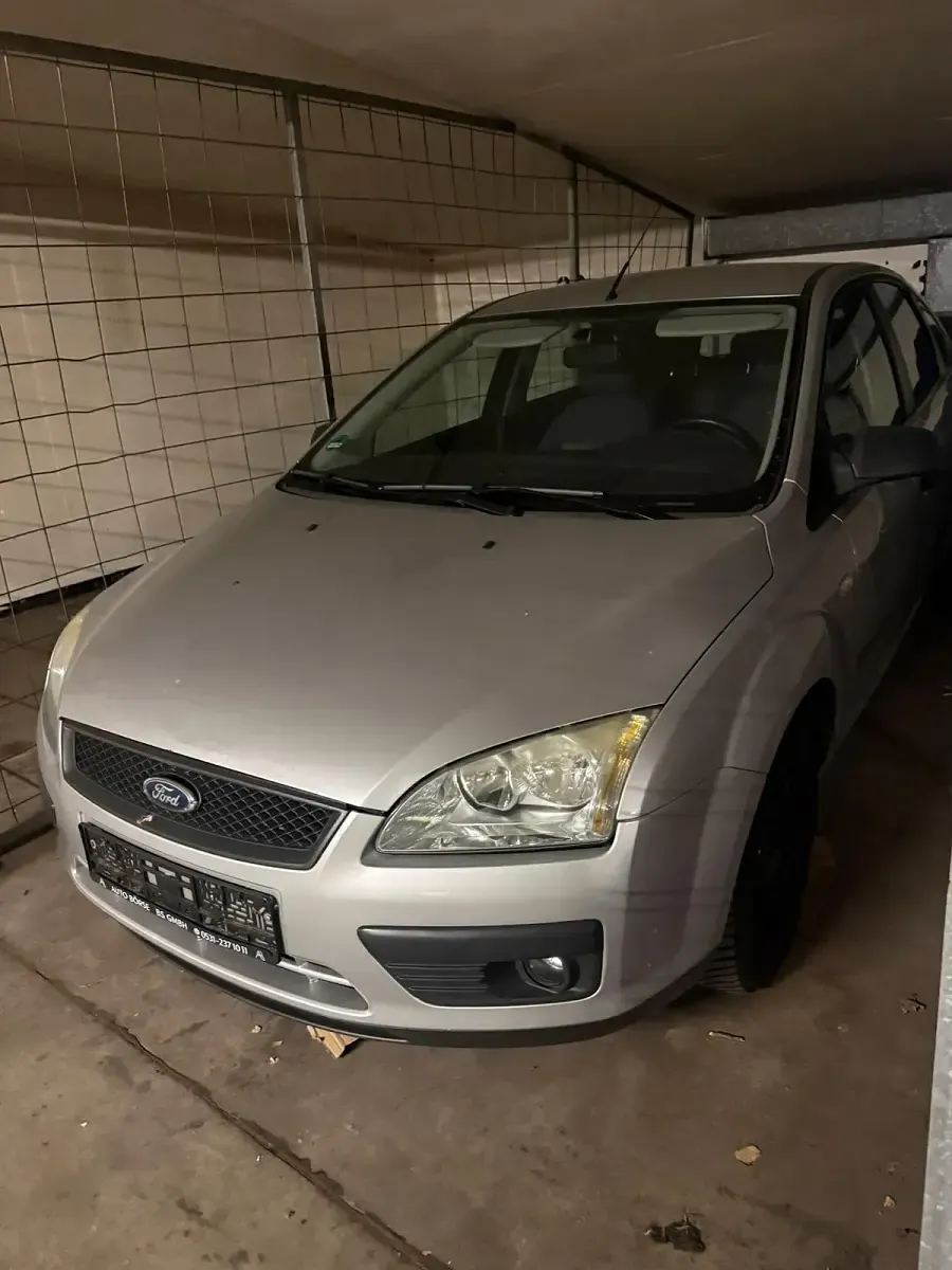 Gebraucht Ford Focus 100 PS (73 kW) 2005 Silber Kleinwagen