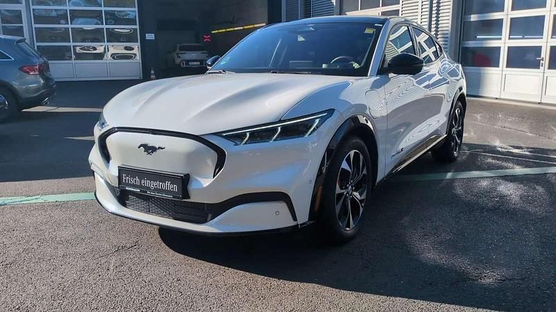 Gebraucht Ford Mustang Mach-E Extended Range 258 kW (351 PS) 2022 Weiß starweiß metallic SUV