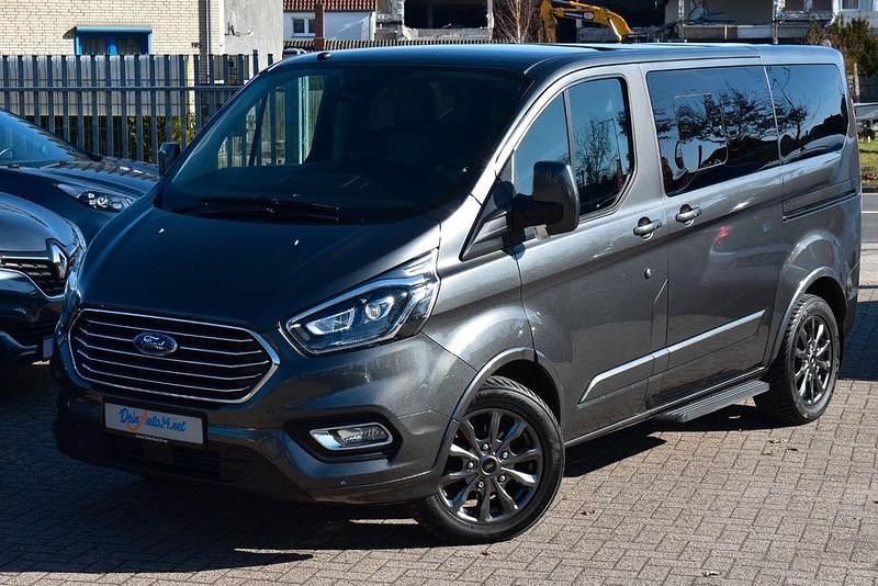 Gebraucht Ford Tourneo Titanium 170 PS (125 kW) 2018 Grau Kombi