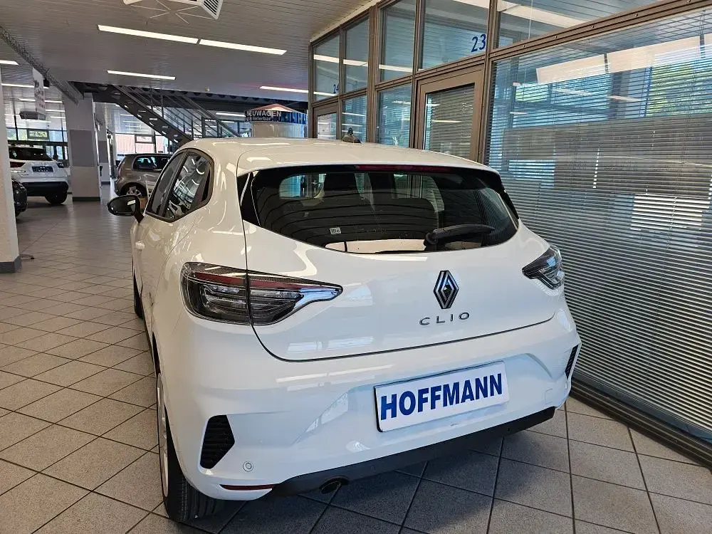 Uusi Renault Clio V Evolution 91 HP (66 kW) 2026 Valkoinen Sedan