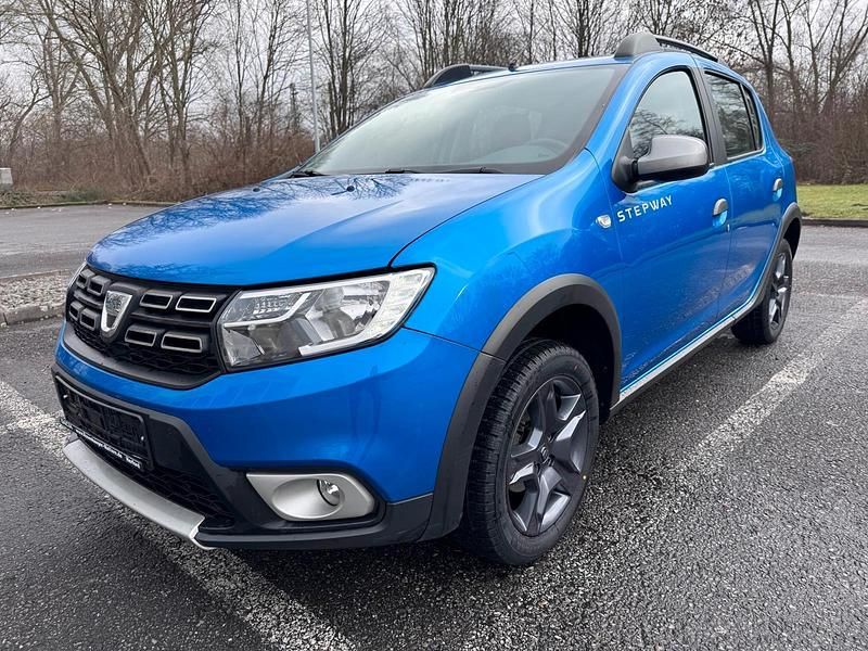 Gebraucht Dacia Sandero Celebration 90 PS (66 kW) 2017 Blau Kleinwagen