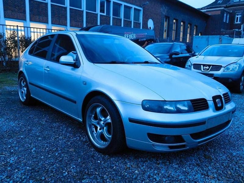 Silber Gebraucht 2000 Seat Leon Limousine | 1.499 € (Fairer Preis) - Bild 1/4