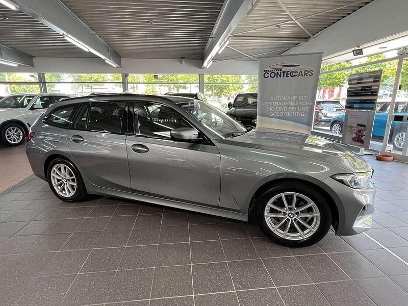 Grau Gebraucht 2022 BMW 318 Sport Line Kombi | 26.400 € (Guter Preis) - Bild 1/4