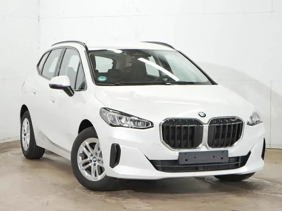 Gebraucht BMW 218 Active Tourer 136 PS (100 kW) 2025 Weiß Van / Kleinbus