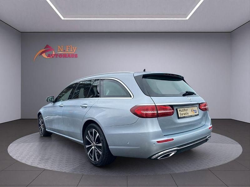 Gebraucht Mercedes E300 Avantgarde 194 PS (142 kW) 2022 Silber Kombi