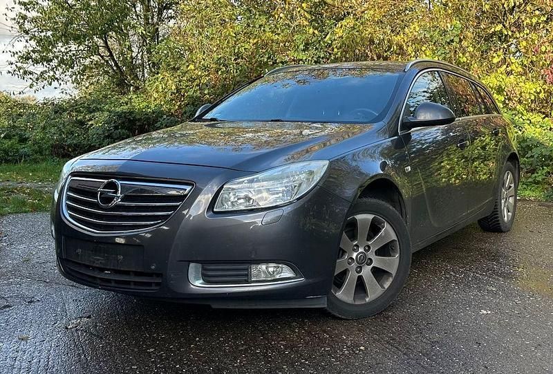 Grau Gebraucht 2010 Opel Insignia Selection Kombi | 2.222 € (Fairer Preis) - Bild 1/4
