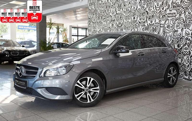 Grau Gebraucht 2014 Mercedes A180 Style Limousine | 13.390 € (Fairer Preis) - Bild 1/3