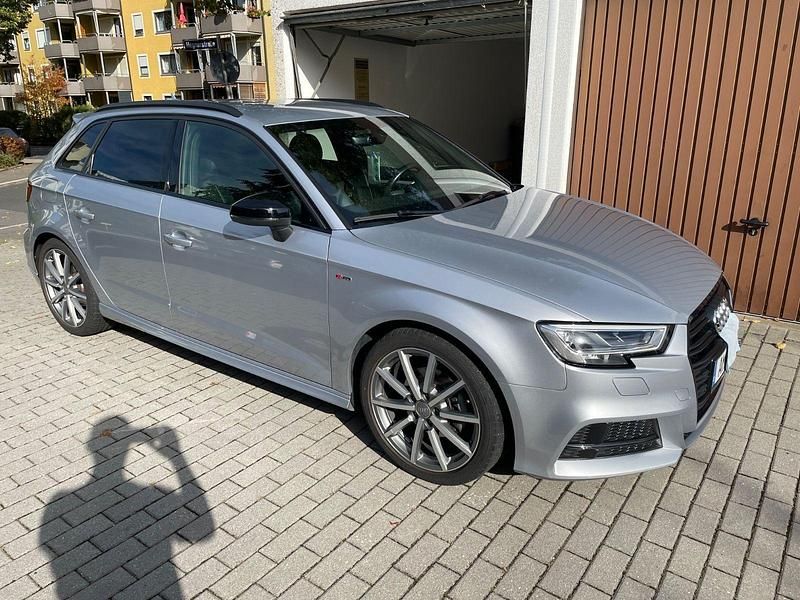 Silber Gebraucht 2017 Audi A3 Sportback Ambiente Kleinwagen | 17.999 € (Fairer Preis) - Bild 1/4