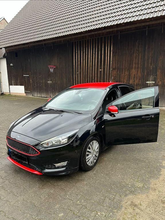 Gebraucht Ford Focus ST-Line 125 PS (91 kW) 2017 Schwarz Limousine