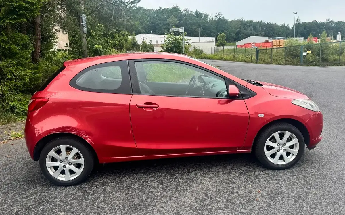 Gebraucht Mazda 2 75 PS (55 kW) 2008 Rot Kleinwagen