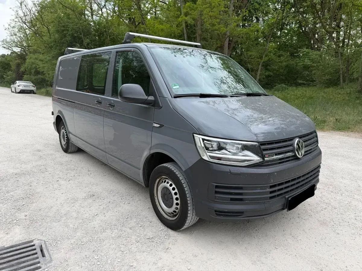 Gebraucht VW Transporter 150 PS (110 kW) 2017 Grau Van