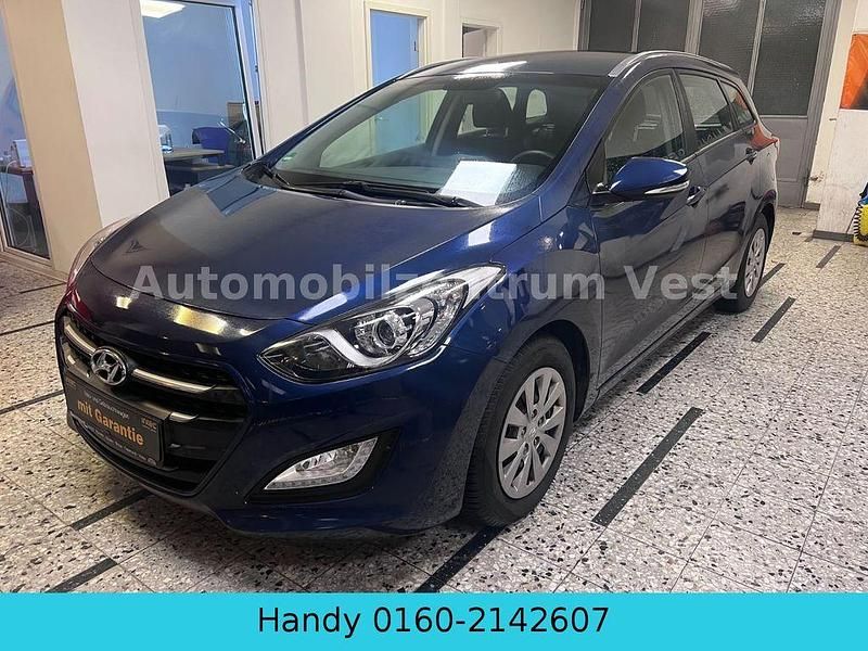 Blau Gebraucht 2017 Hyundai i30 Limousine | 9.480 € (Guter Preis) - Bild 1/4