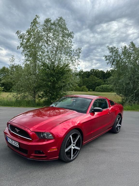 Rot Gebraucht 2012 Ford Mustang Coupé | 15.600 € (Guter Preis) - Bild 1/4
