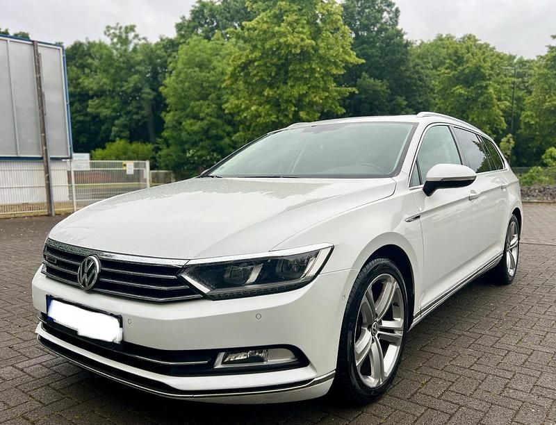 Weiß Gebraucht 2016 VW Passat Limousine | 13.499 € (Superpreis) - Bild 1/4