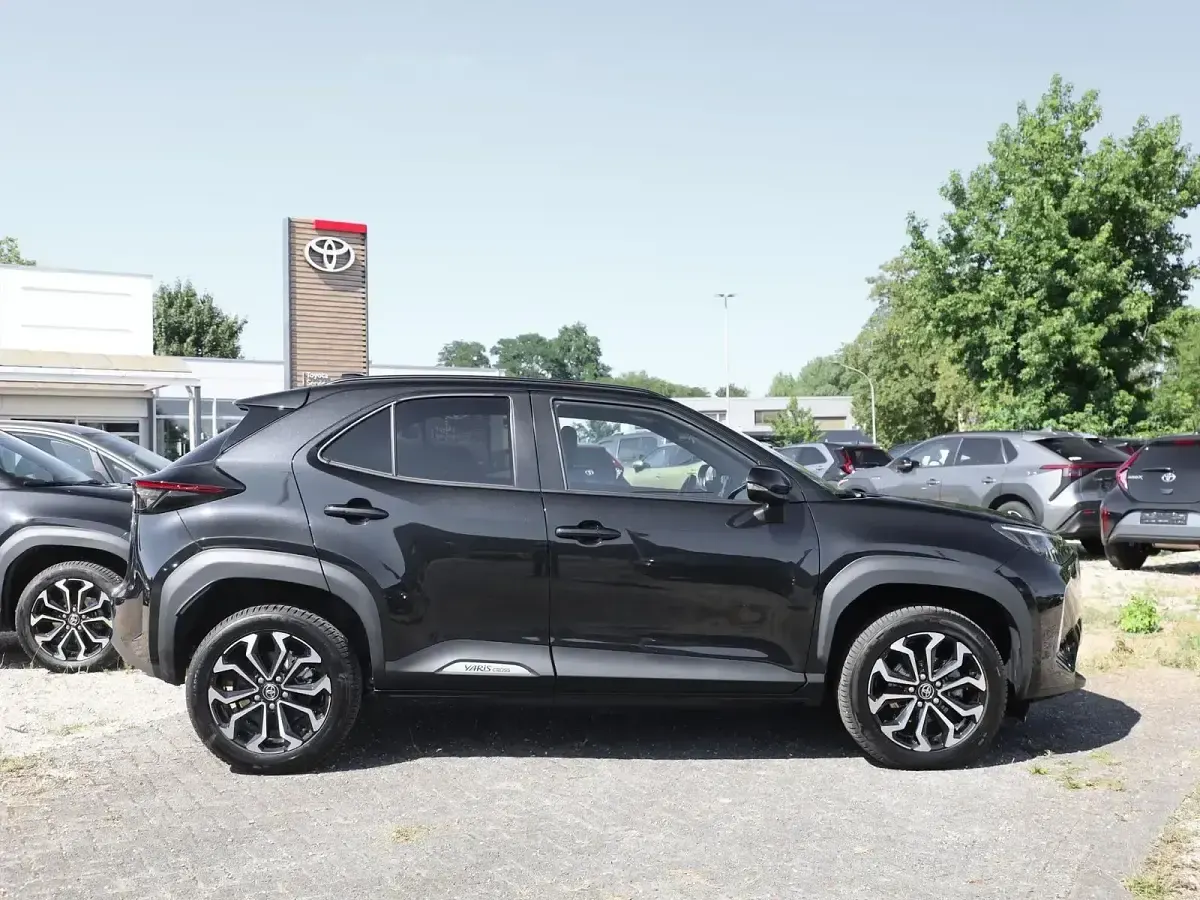 Gebraucht Toyota Yaris Plus 130 PS (95 kW) 2025 Black mica Kleinwagen